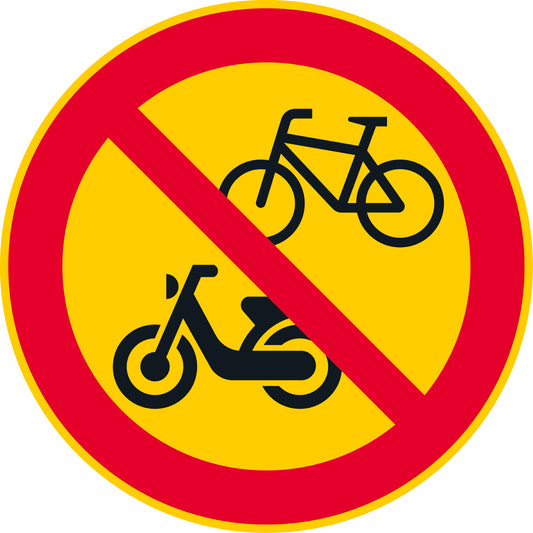 C12 Polkupyörällä ja mopolla ajo kielletty